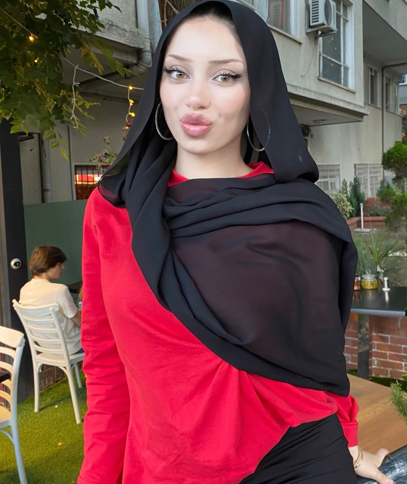 Dombay Otogar Bayan Escort Neval