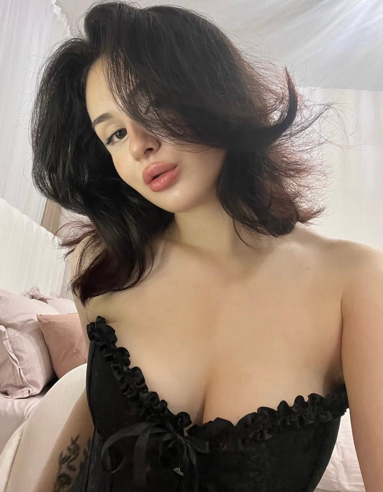 Demircili Şaşırtıcı Kadın Escort Tezel